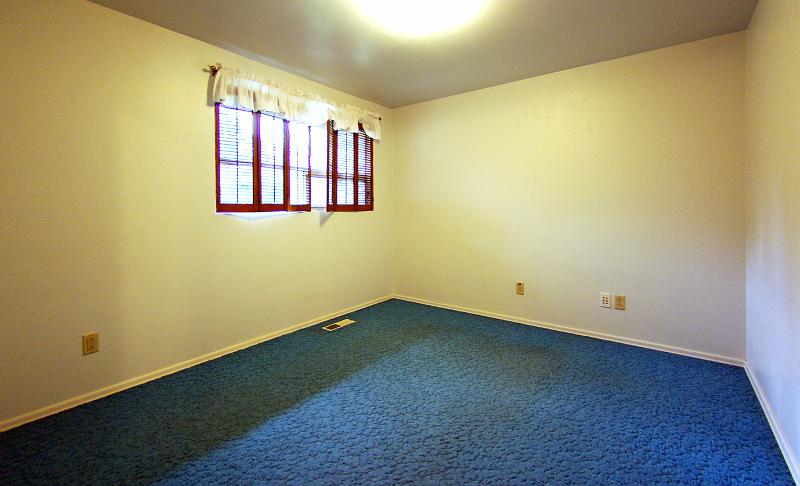 (10) first spare bedroom.jpg