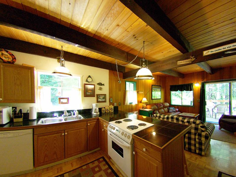 (06) Kitchen.jpg