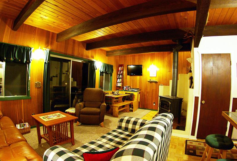 (07) Living Room.jpg